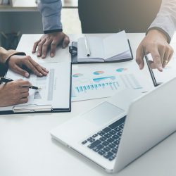 OUT-IM-47-Dominio-TR-Cliente-do-escritório-contábil-espera-mais-resultado-e-a-régua-não-para-de-subir-saiba-por-que-isso-acontece
